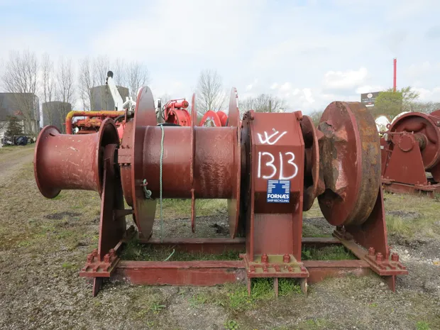 Image 1 of 10 - Anchor winch