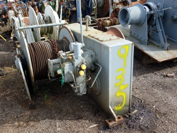 Image 1 of 2 - Mooring winch
