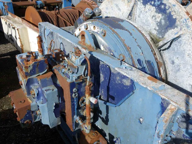 Image 2 of 4 - Split winch