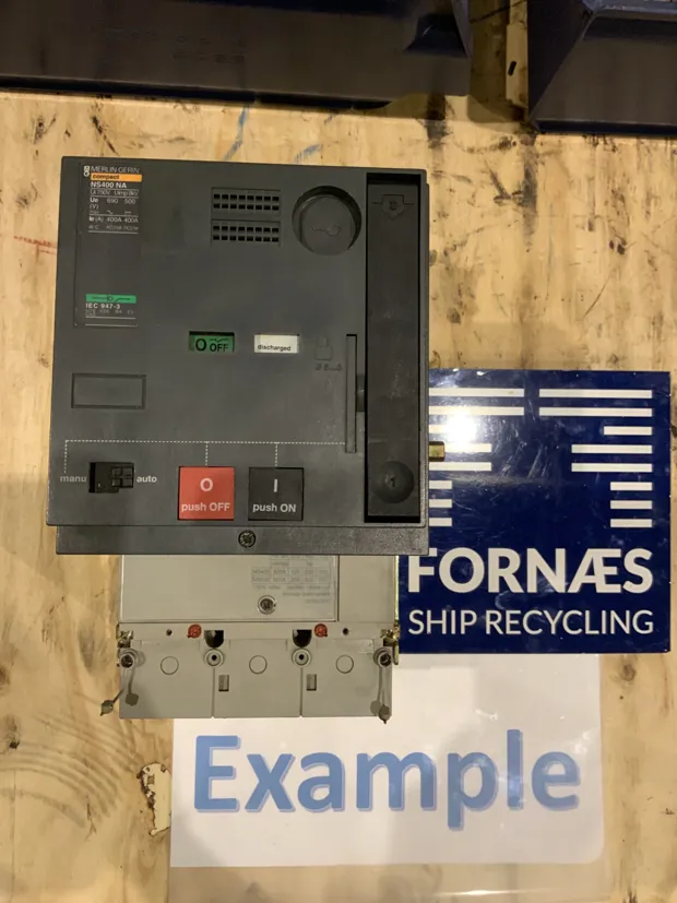 Image 1 of 4 - MERLIN GERIN - NS400NA