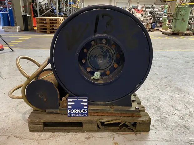 Image 3 of 7 - Split winch