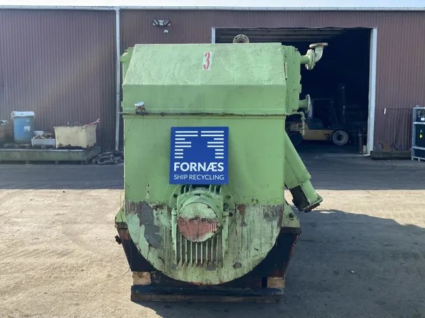 Image 2 of 9 - B&W Holeby