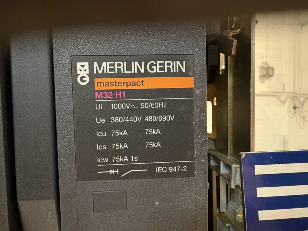 Image 2 of 6 - MERLIN GERIN - M32 H1