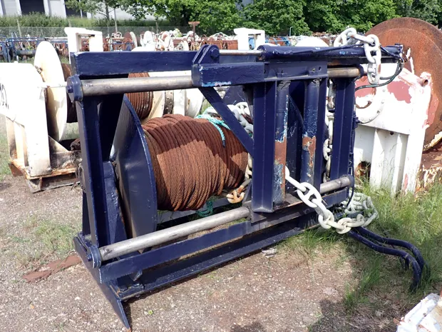 Image 1 of 4 - Trawl winch