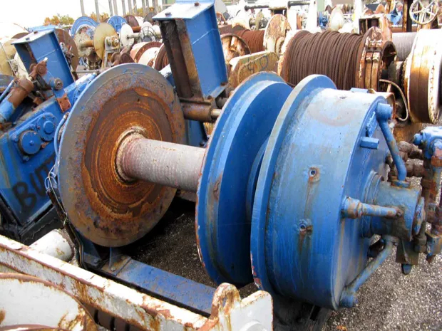 Image 2 of 3 - Split winch