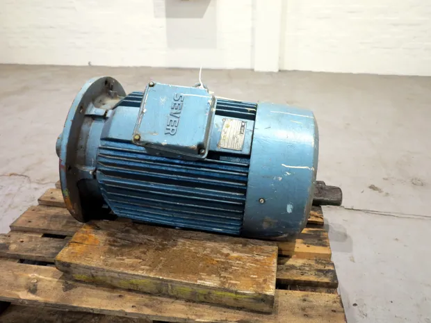 Image 2 of 3 - Sever - IZK250 M2