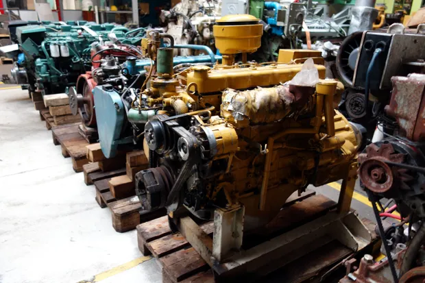 Image 4 of 6 - Isuzu - 6 cyl.