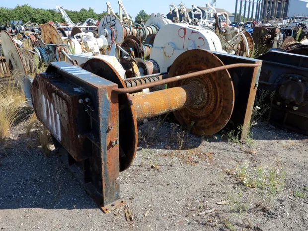 Image 2 of 4 - Trawl winch