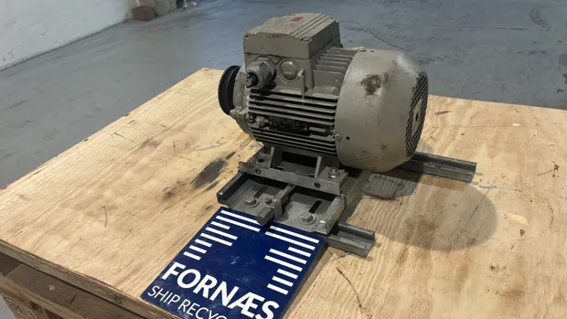 Image 6 of 7 - Siemens - 1LA7107-1BD90-Z