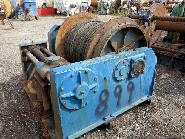 Image 4 of 4 - Split winch