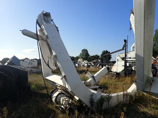 Image 4 of 5 - Davit