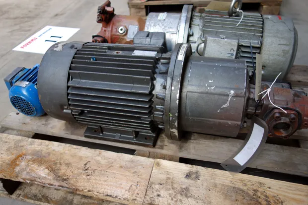 Image 1 of 4 - HP832