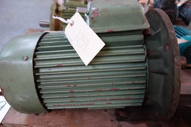 Image 1 of 2 - VEM - KMER 132M8-4P