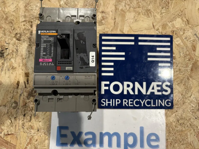 Image 1 of 4 - Merlin Gerin	 - NS250H