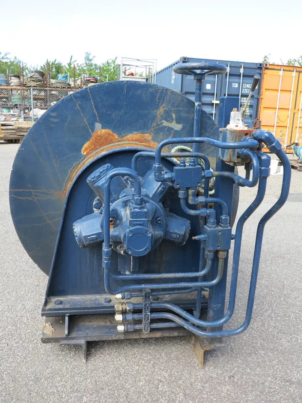 Image 3 of 5 - Mooring winch