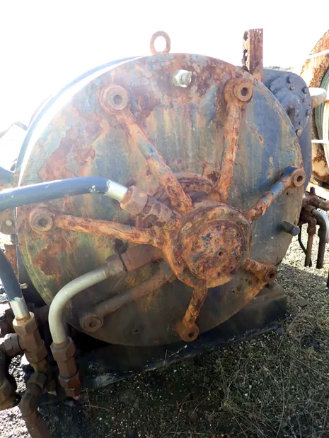 Image 4 of 4 - Split winch