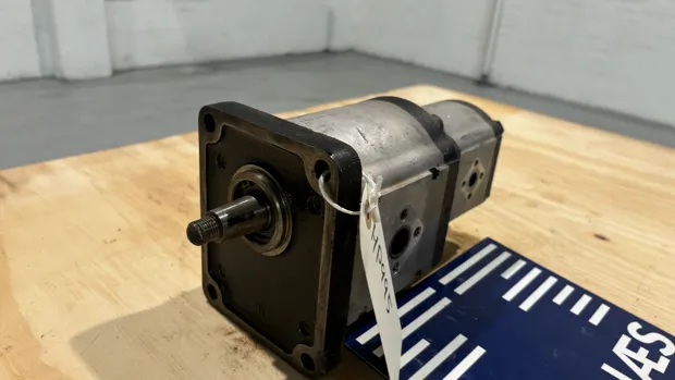 Image 2 of 8 - HP995