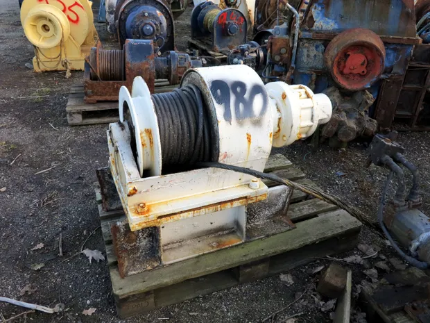 Image 2 of 3 - Tackle winch