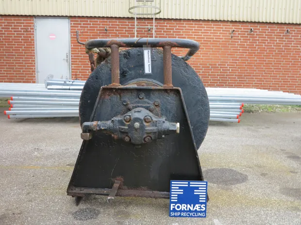 Image 3 of 4 - Tackle winch