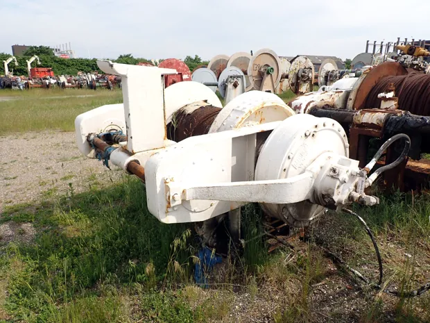 Image 2 of 3 - Split winch