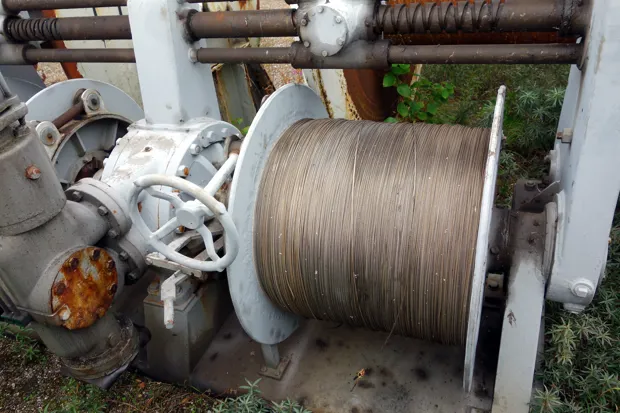 Image 1 of 3 - Wire winch