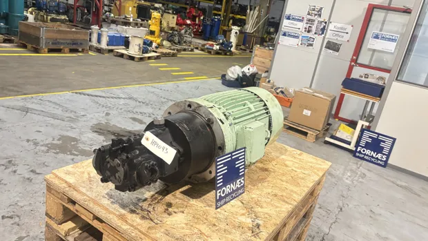 Image 6 of 8 - HP1043