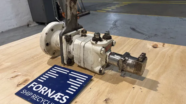 Image 3 of 13 - Danfoss - OMT 160 T