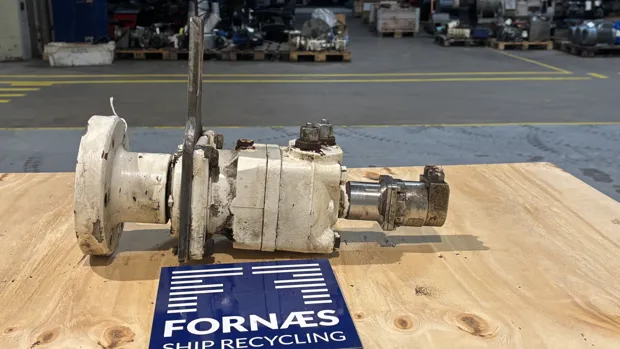 Image 1 of 13 - Danfoss - OMT 160 T