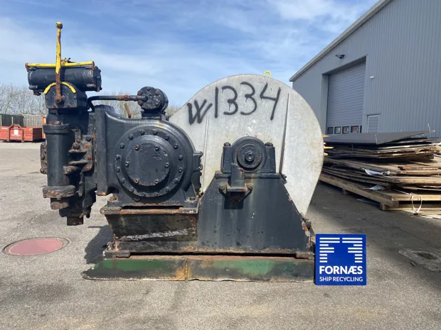 Image 2 of 10 - Anchor winch