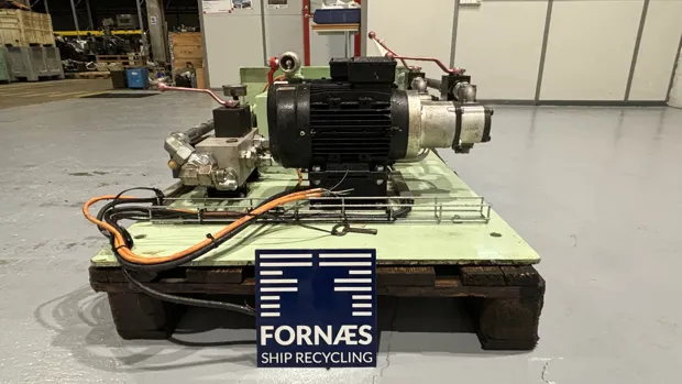 Image 3 of 9 - HS305