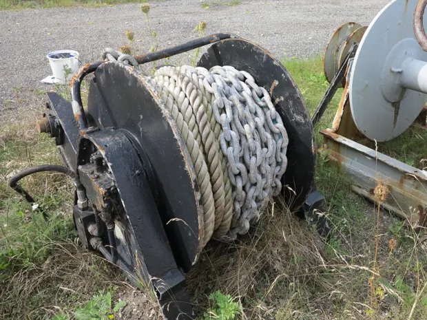 Image 1 of 6 - Anchor winch