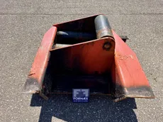 D835