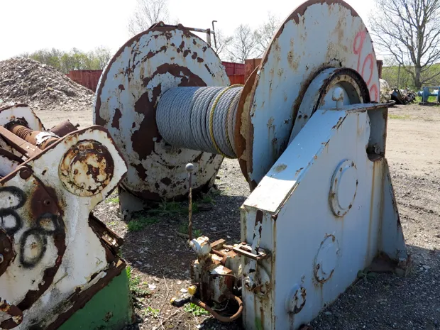 Image 2 of 3 - Wire winch