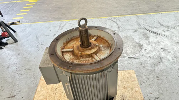 Image 7 of 8 - Früec technische ausrüstung  - FMC 250 M-4/HE