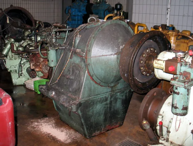 Image 2 of 6 - Ulstein - 220