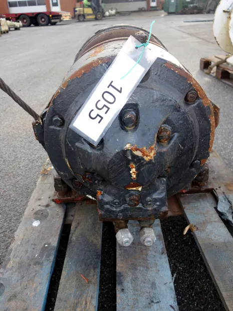 Image 3 of 3 - Tackle winch