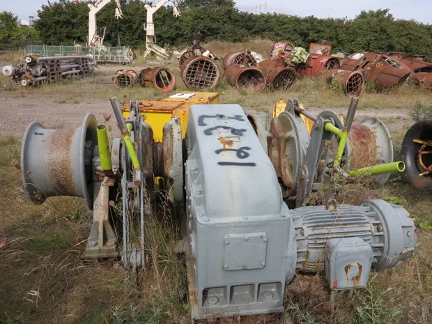 Image 1 of 8 - Anchor winch double