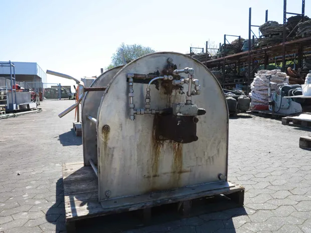 Image 2 of 7 - Anchor winch