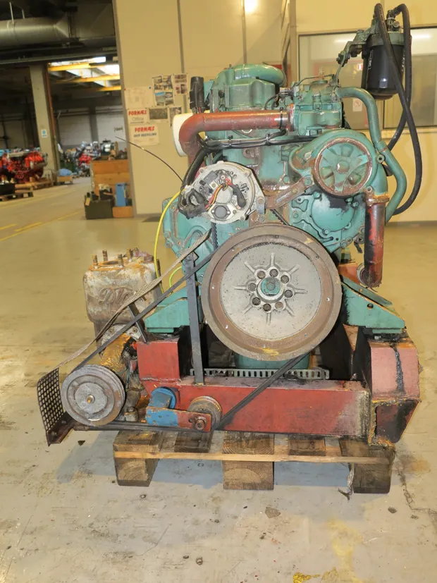 Image 3 of 5 - Volvo Penta - TD 610V