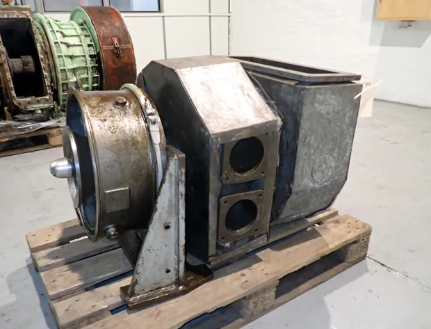 Image 3 of 6 - MAN B&W - NR 20/R147