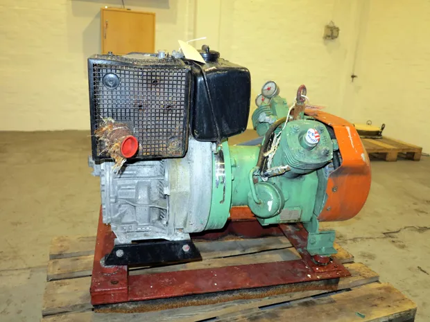 Image 1 of 5 - Hatz - 1D81Z