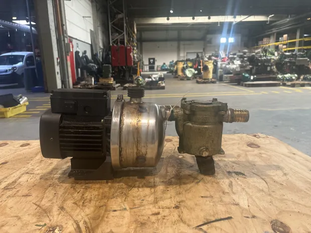 Image 5 of 5 - Grundfos - Hydrofore