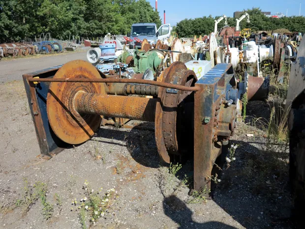 Image 1 of 4 - Trawl winch