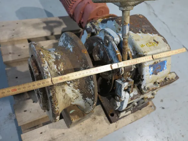 Image 7 of 8 - Mooring winch