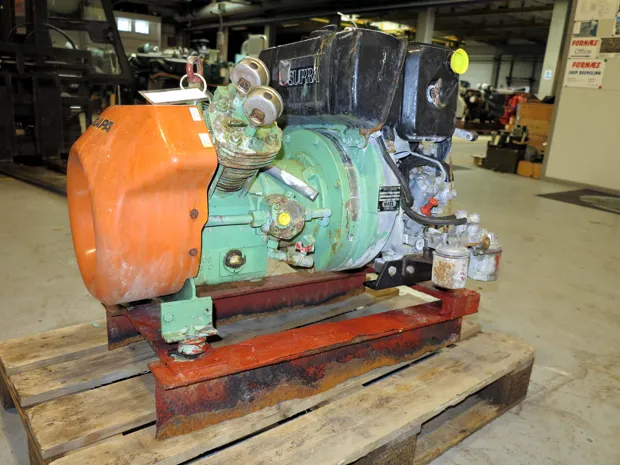 Image 2 of 5 - Hatz - 1D81Z