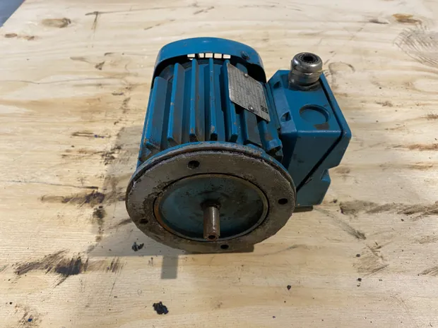 Image 4 of 5 - VEM - K21R63G4