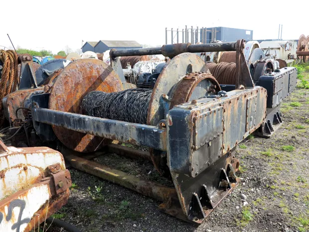 Image 1 of 7 - Split winch