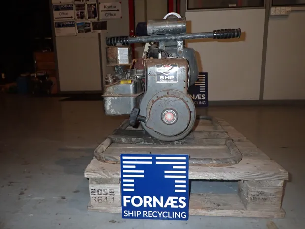 Image 3 of 4 - Briggs & Stratton - SAE J607