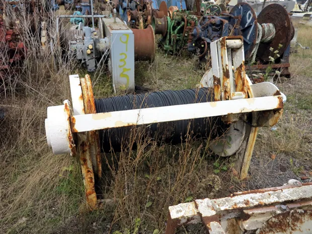 Image 2 of 4 - Sounder winch