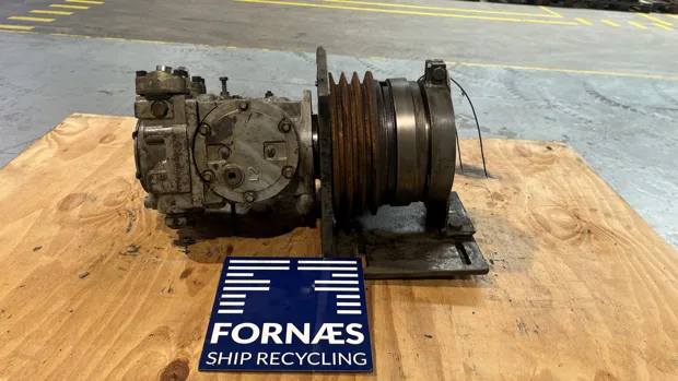 Image 4 of 8 - HP1001